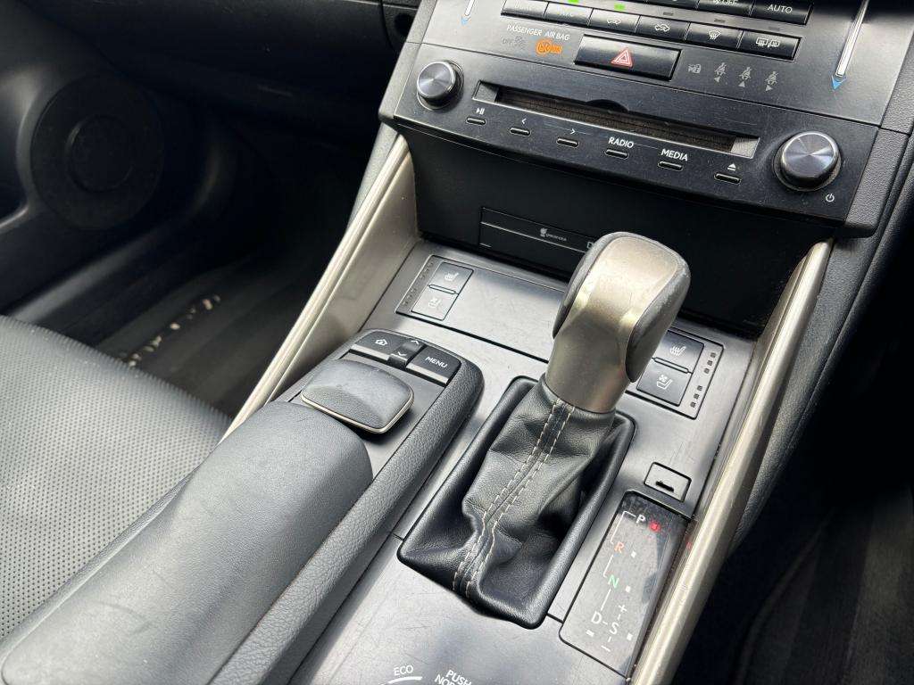 2013 LEXUS IS300H 2013 LEXUS IS300H