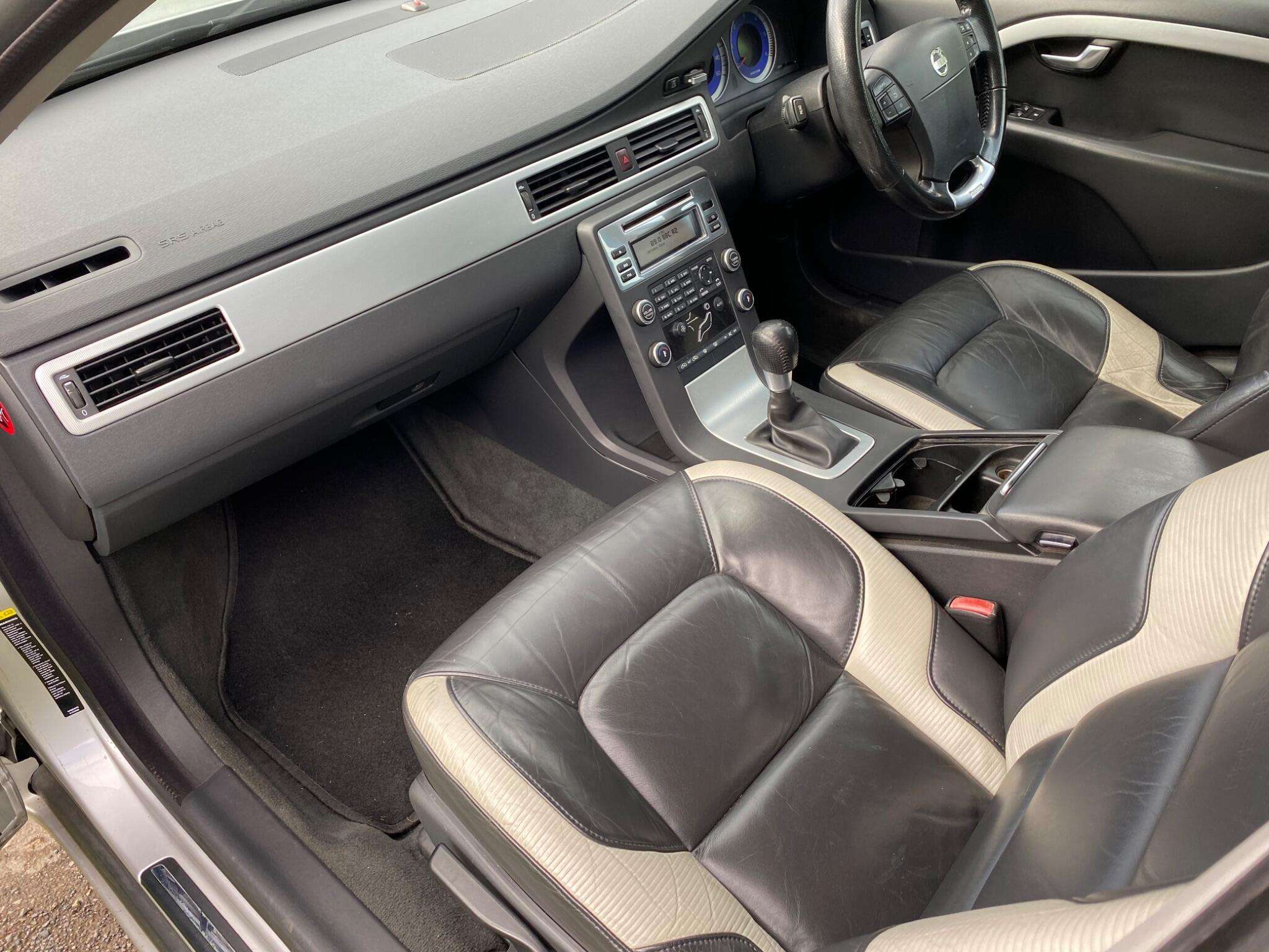 2009 VOLVO V70 2009 VOLVO V70