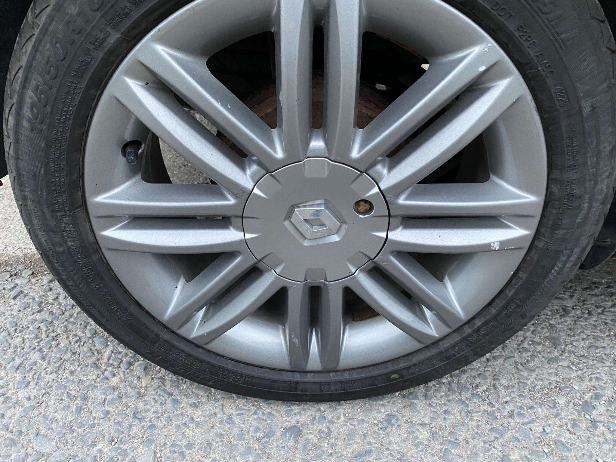 2011 RENAULT CLIO 2011 RENAULT CLIO