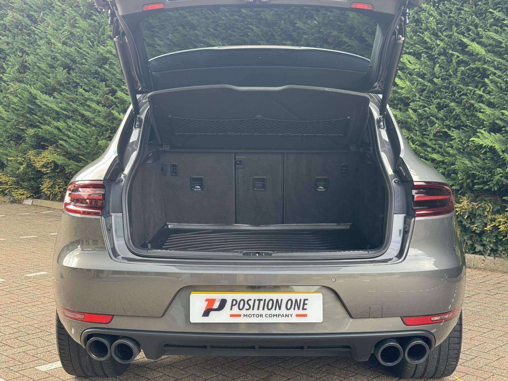 2018 PORSCHE MACAN 2018 PORSCHE MACAN