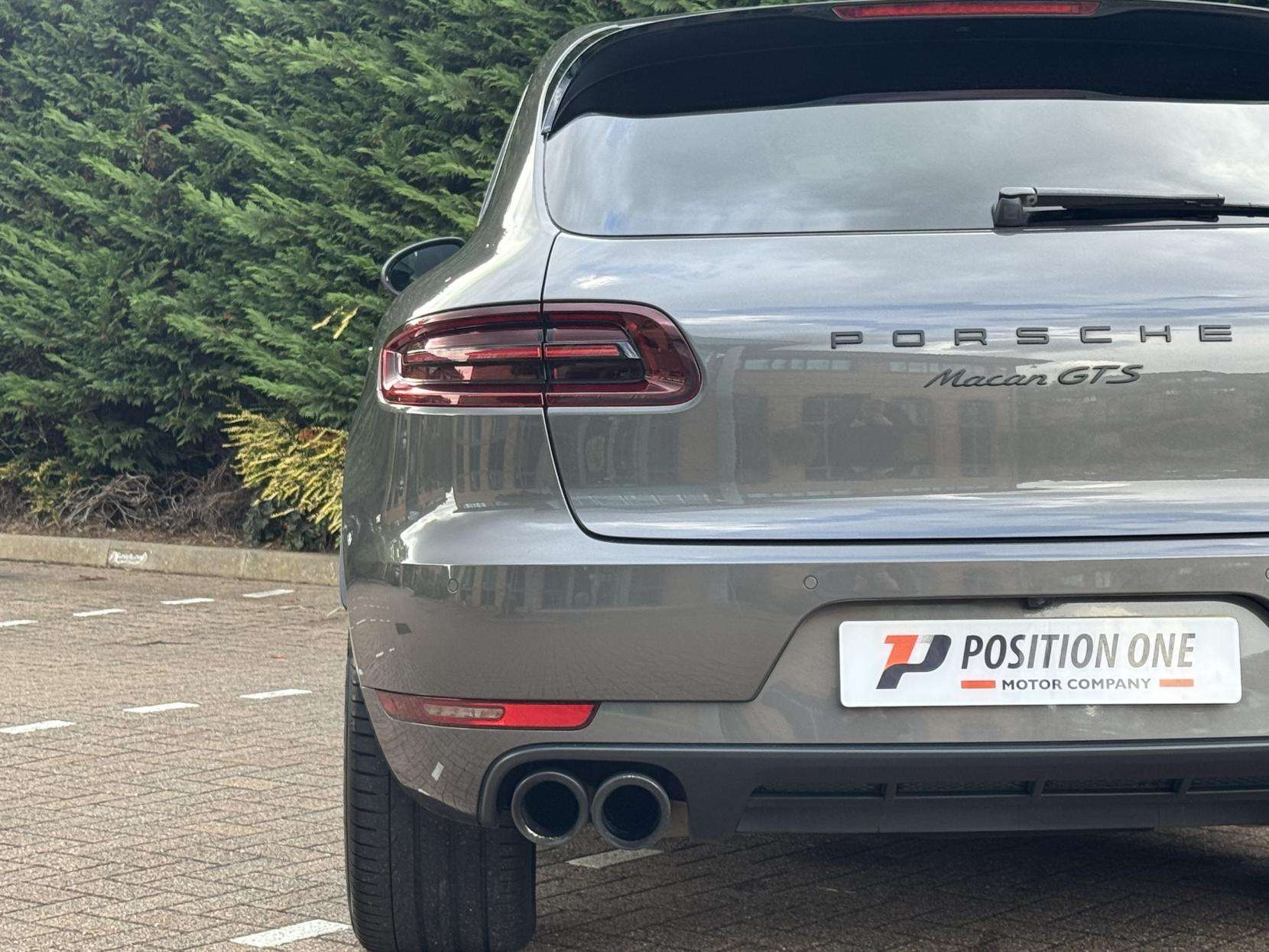 2018 PORSCHE MACAN 2018 PORSCHE MACAN