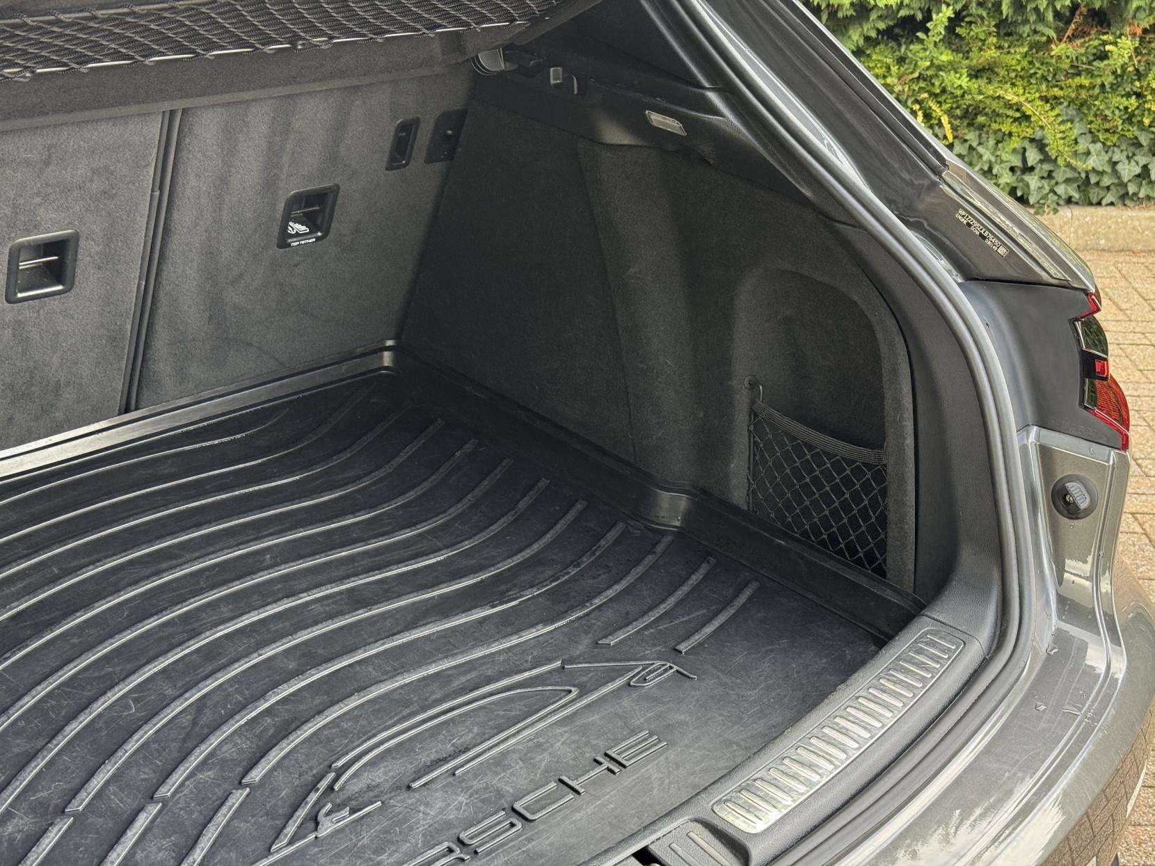 2018 PORSCHE MACAN 2018 PORSCHE MACAN