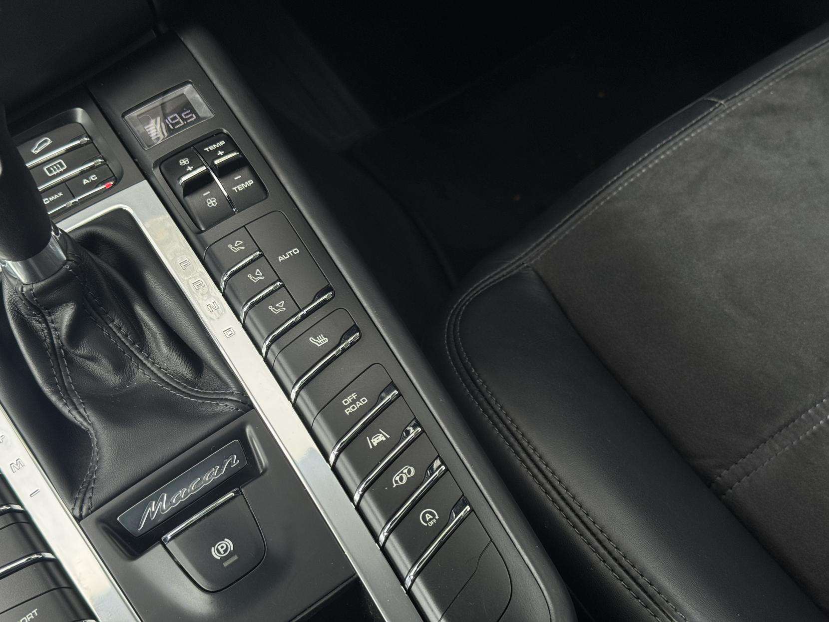 2018 PORSCHE MACAN 2018 PORSCHE MACAN