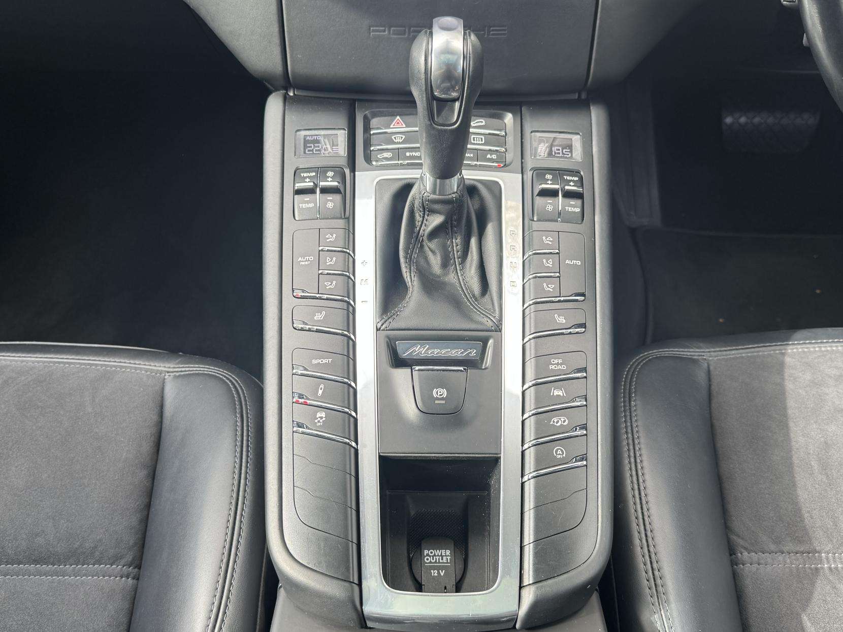 2018 PORSCHE MACAN 2018 PORSCHE MACAN