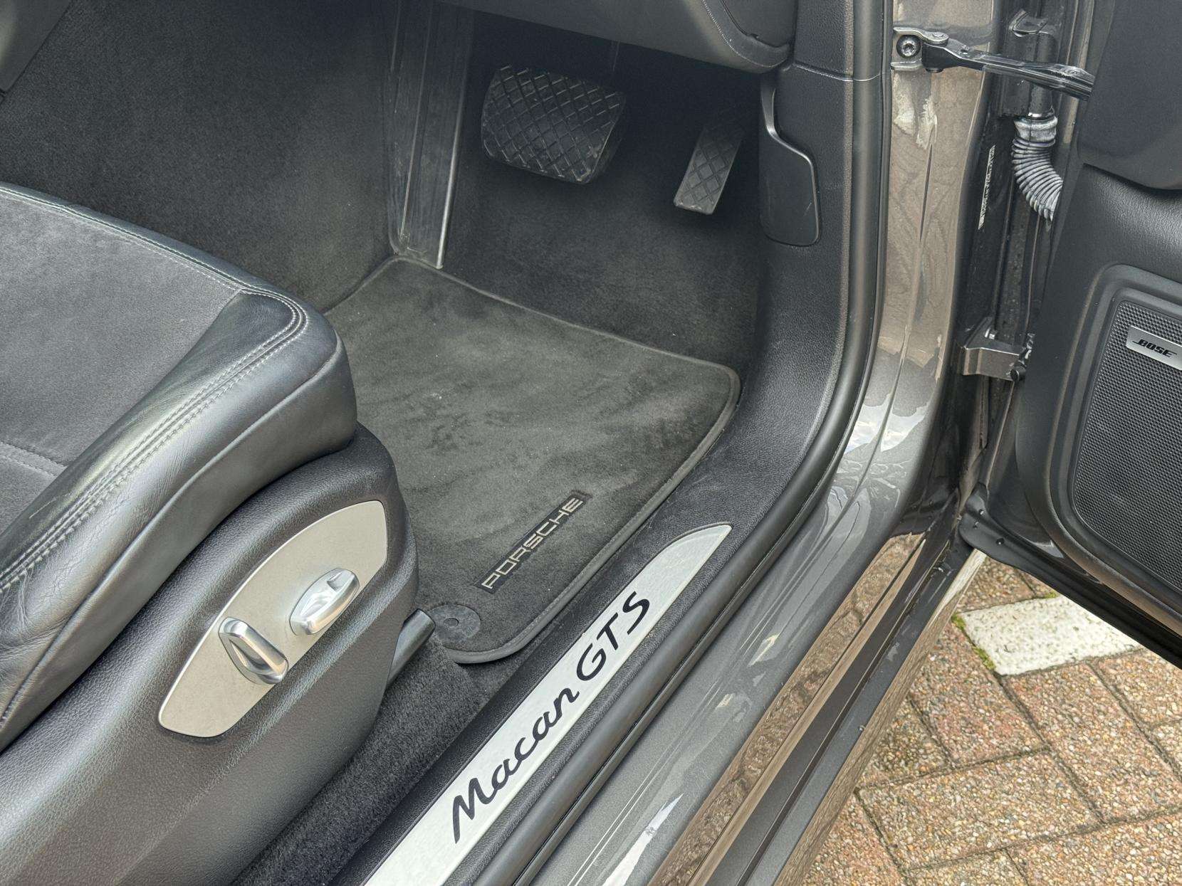 2018 PORSCHE MACAN 2018 PORSCHE MACAN