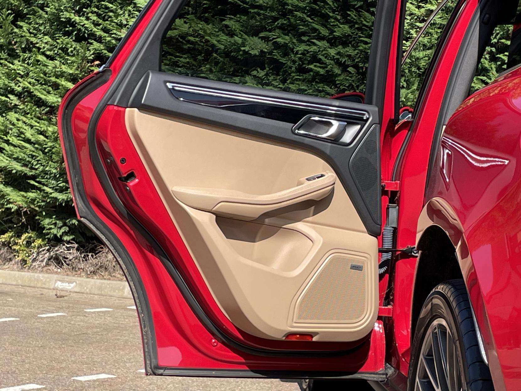 2019 PORSCHE MACAN 2019 PORSCHE MACAN