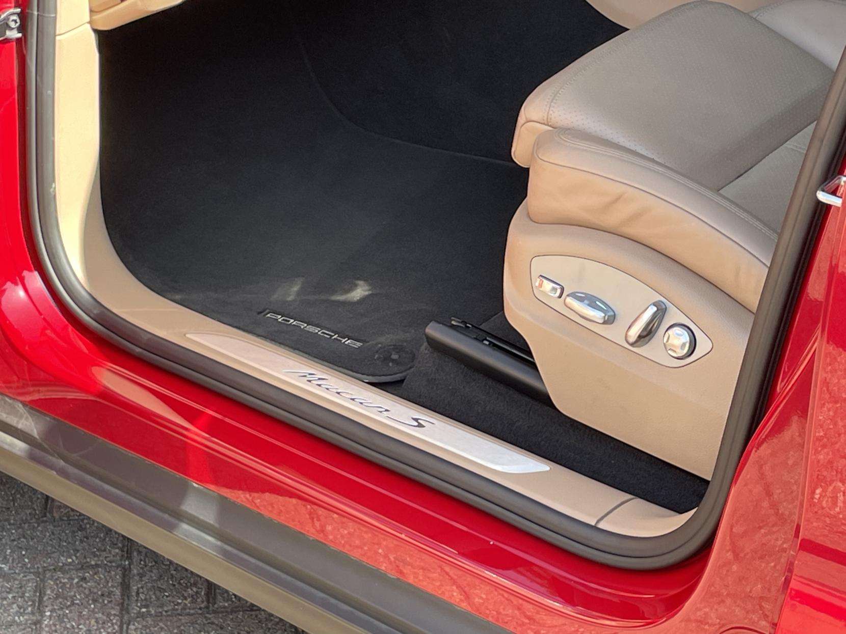 2019 PORSCHE MACAN 2019 PORSCHE MACAN