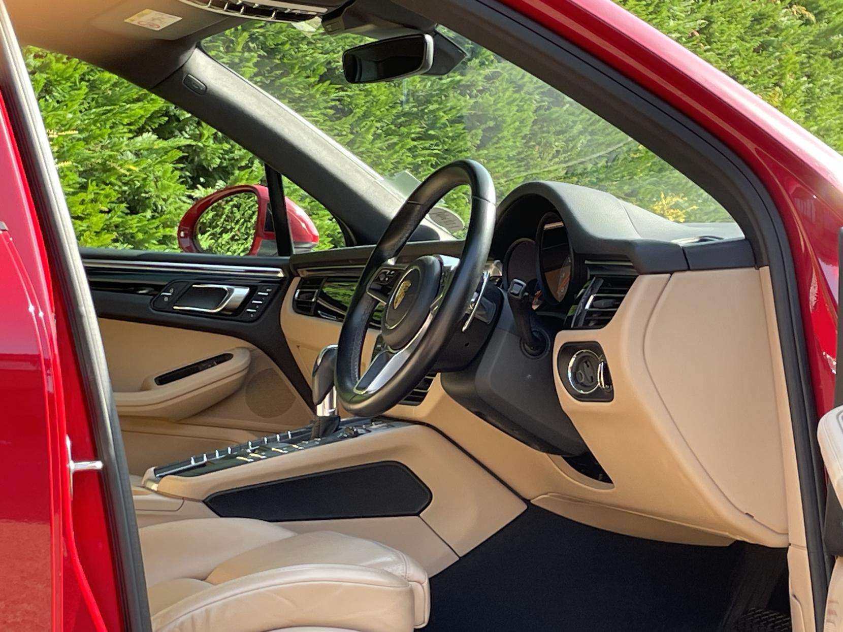 2019 PORSCHE MACAN 2019 PORSCHE MACAN