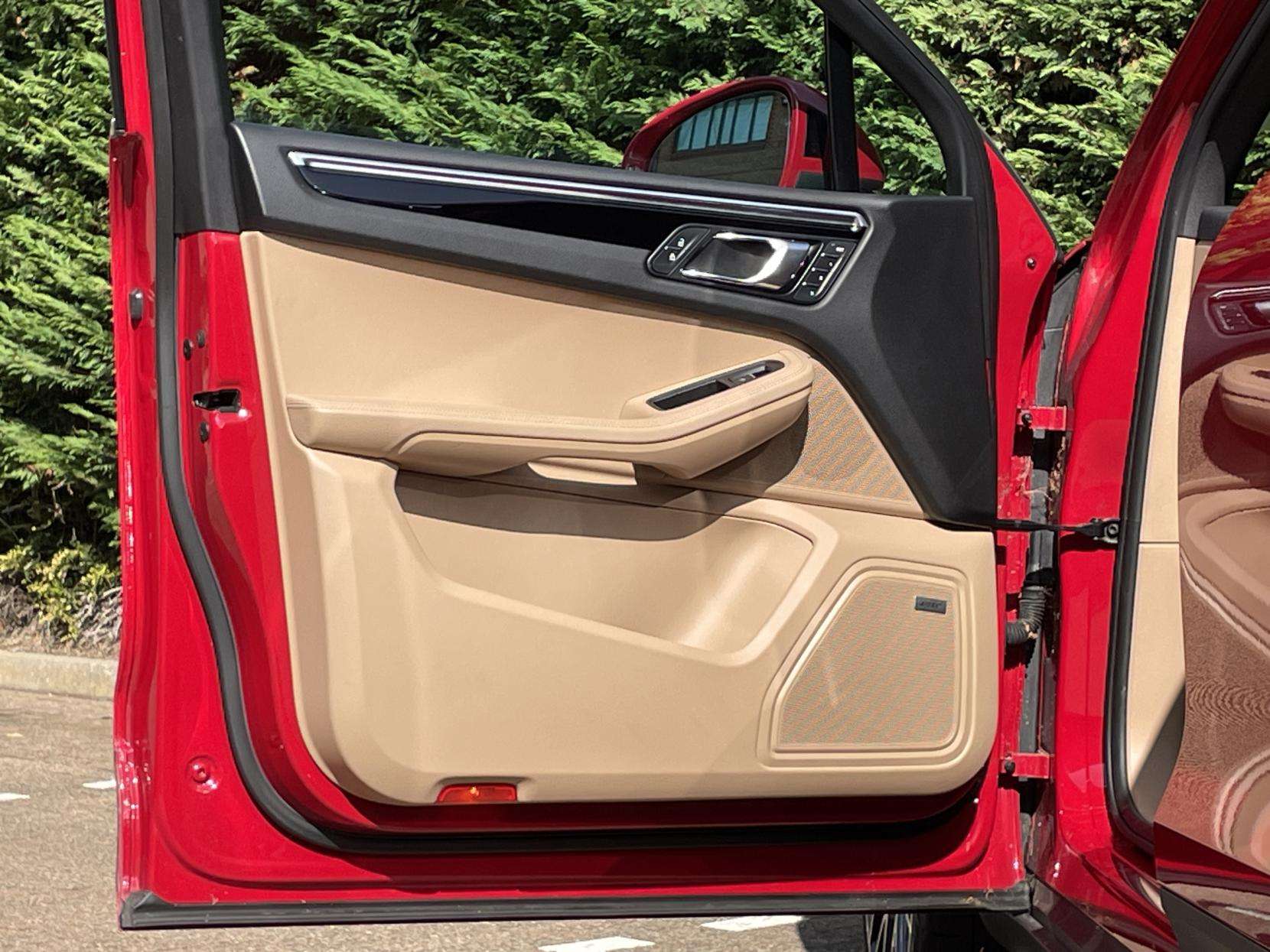 2019 PORSCHE MACAN 2019 PORSCHE MACAN