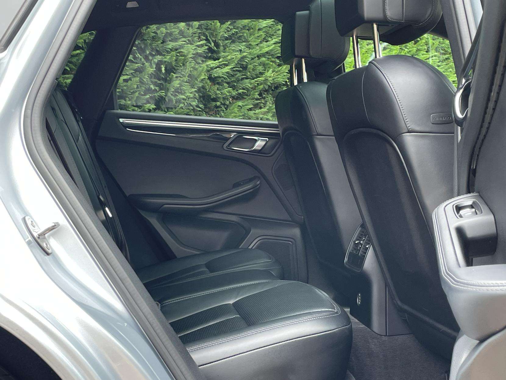 2018 PORSCHE MACAN 2018 PORSCHE MACAN