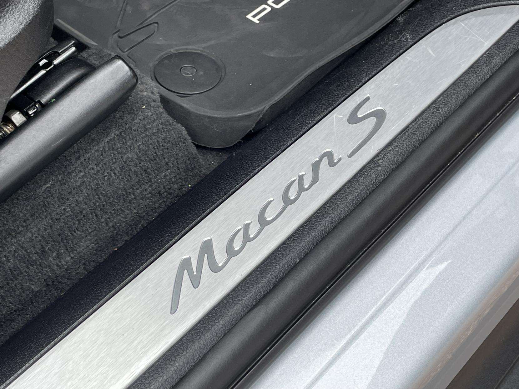 2018 PORSCHE MACAN 2018 PORSCHE MACAN