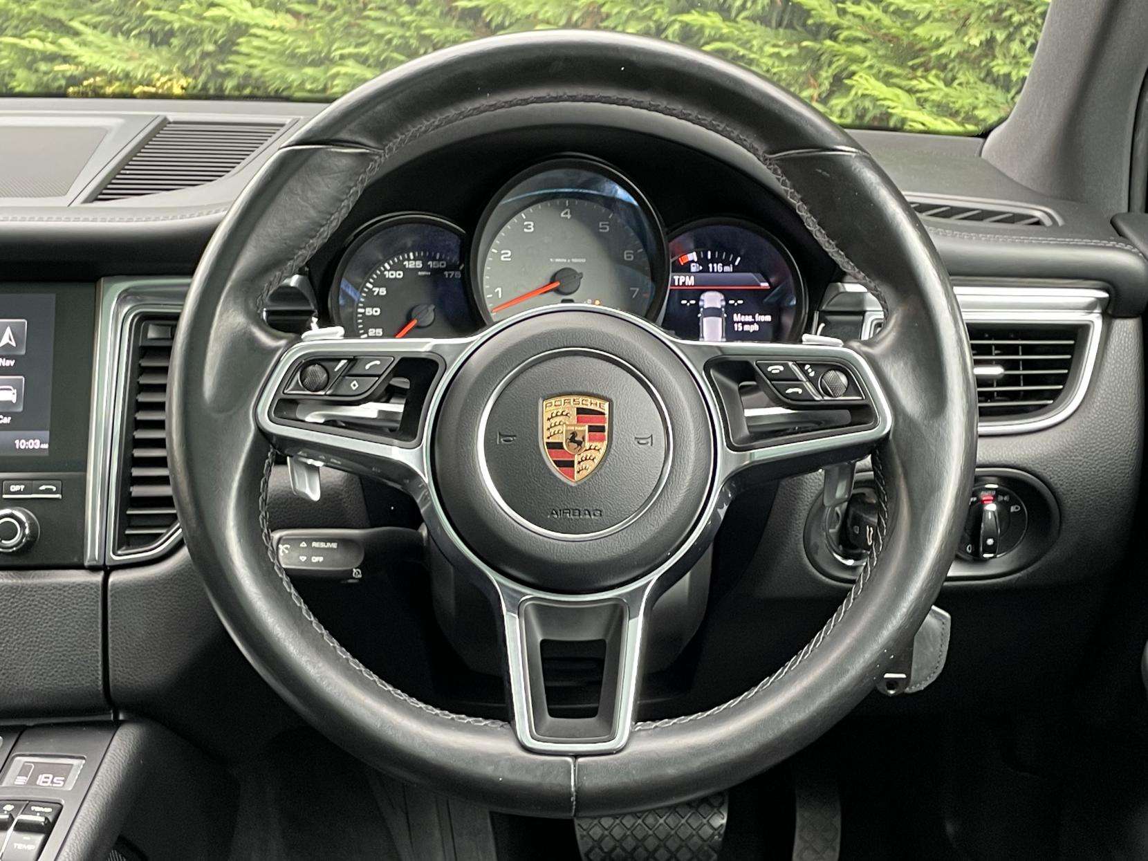 2018 PORSCHE MACAN 2018 PORSCHE MACAN