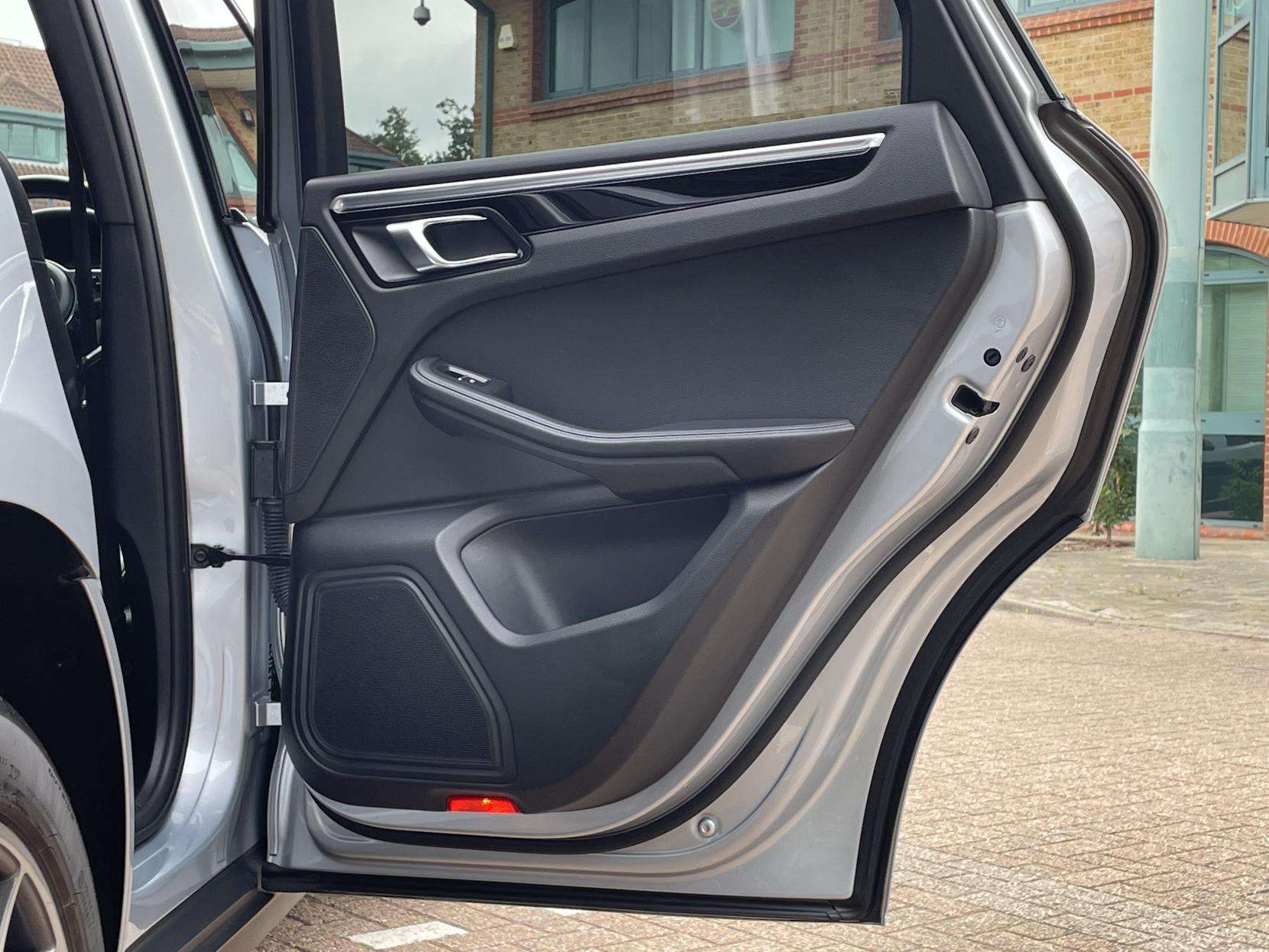 2018 PORSCHE MACAN 2018 PORSCHE MACAN