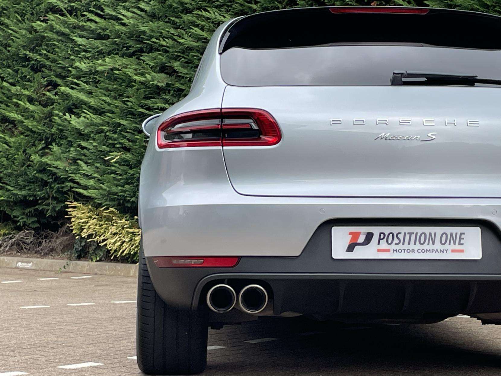 2018 PORSCHE MACAN 2018 PORSCHE MACAN