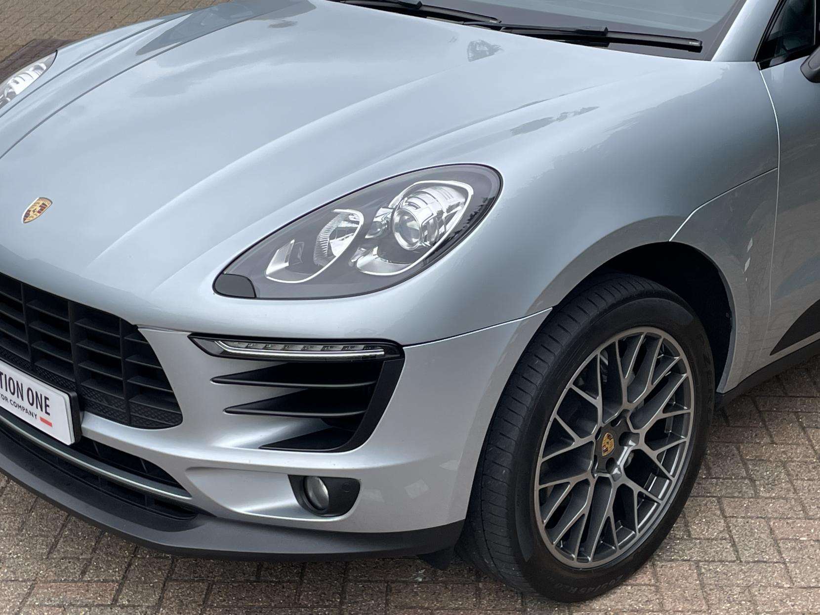 2018 PORSCHE MACAN 2018 PORSCHE MACAN