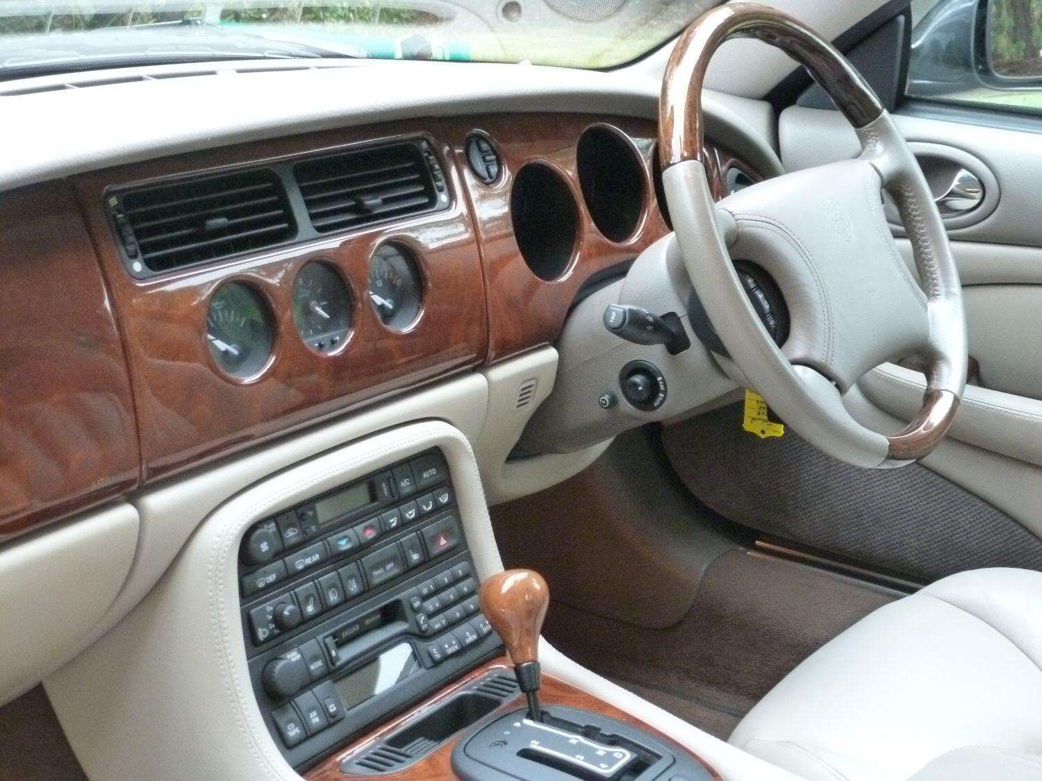 2000 JAGUAR XK8 2000 JAGUAR XK8