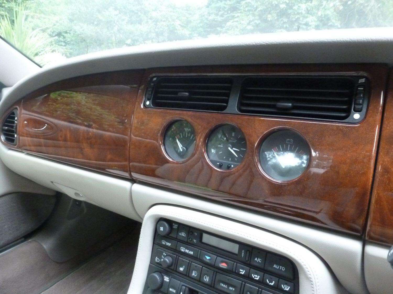 2000 JAGUAR XK8 2000 JAGUAR XK8