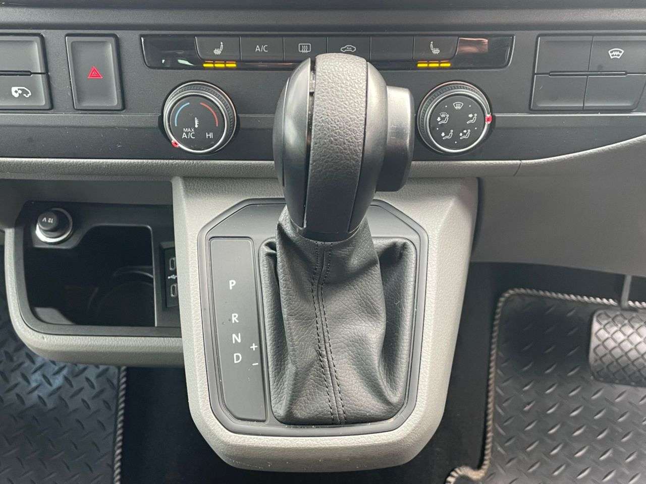 2021 VOLKSWAGEN TRANSPORTER T32 TDI KOMBI HIGHLINE 4 MOTION 2021 VOLKSWAGEN TRANSPORTER T32 TDI KOMBI HIGHLINE 4 MOTION