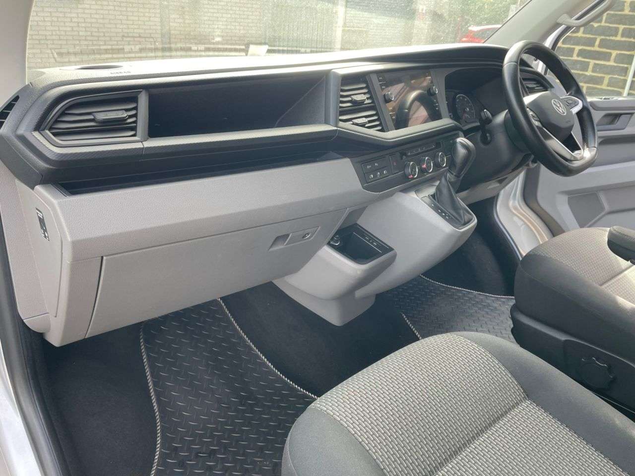 2021 VOLKSWAGEN TRANSPORTER T32 TDI KOMBI HIGHLINE 4 MOTION 2021 VOLKSWAGEN TRANSPORTER T32 TDI KOMBI HIGHLINE 4 MOTION