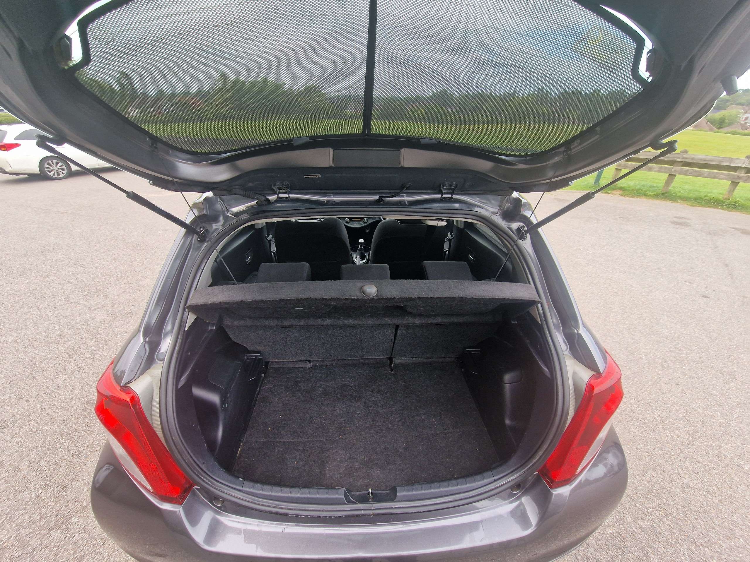 2011 TOYOTA YARIS 2011 TOYOTA YARIS