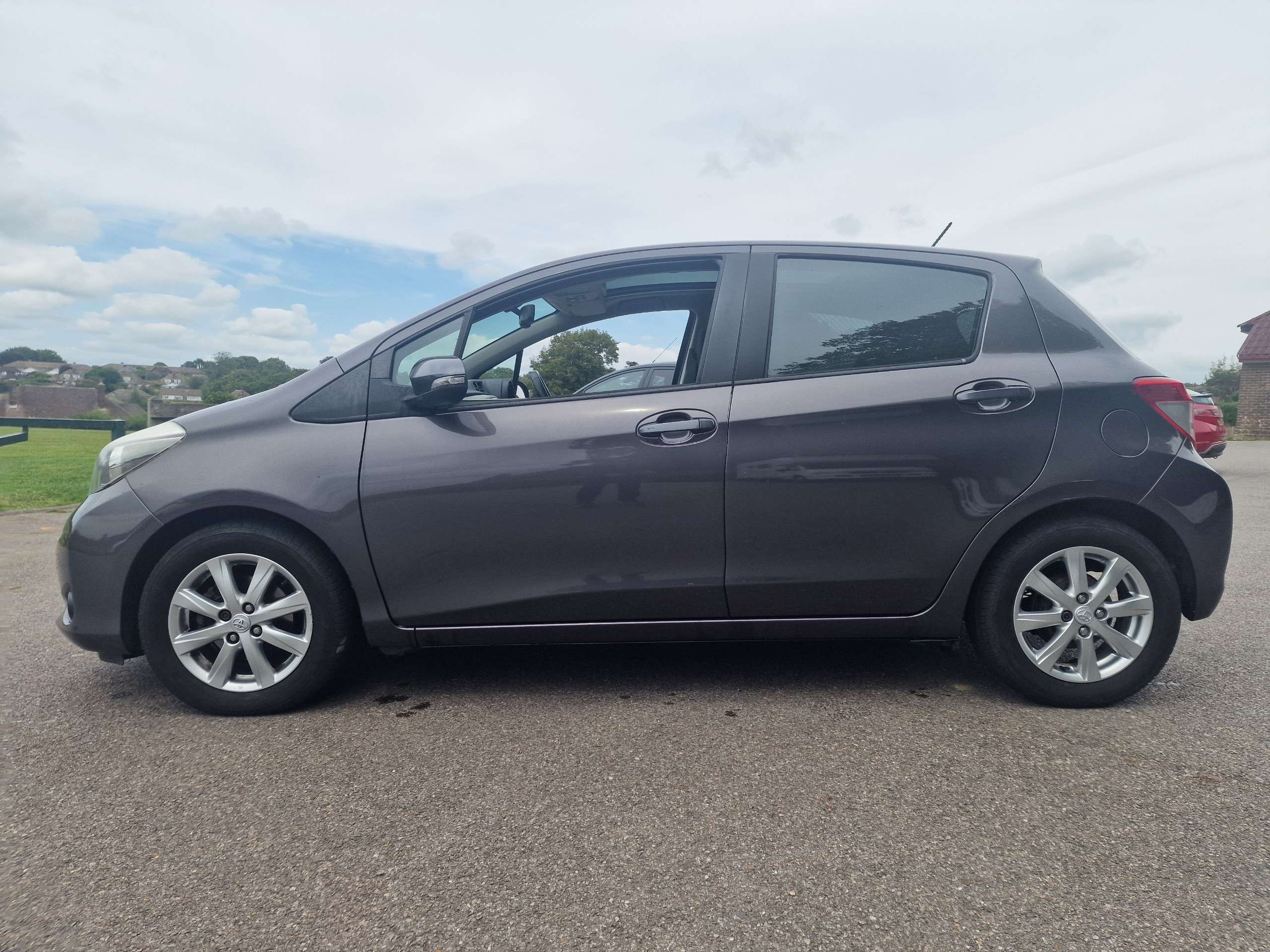 2011 TOYOTA YARIS 2011 TOYOTA YARIS