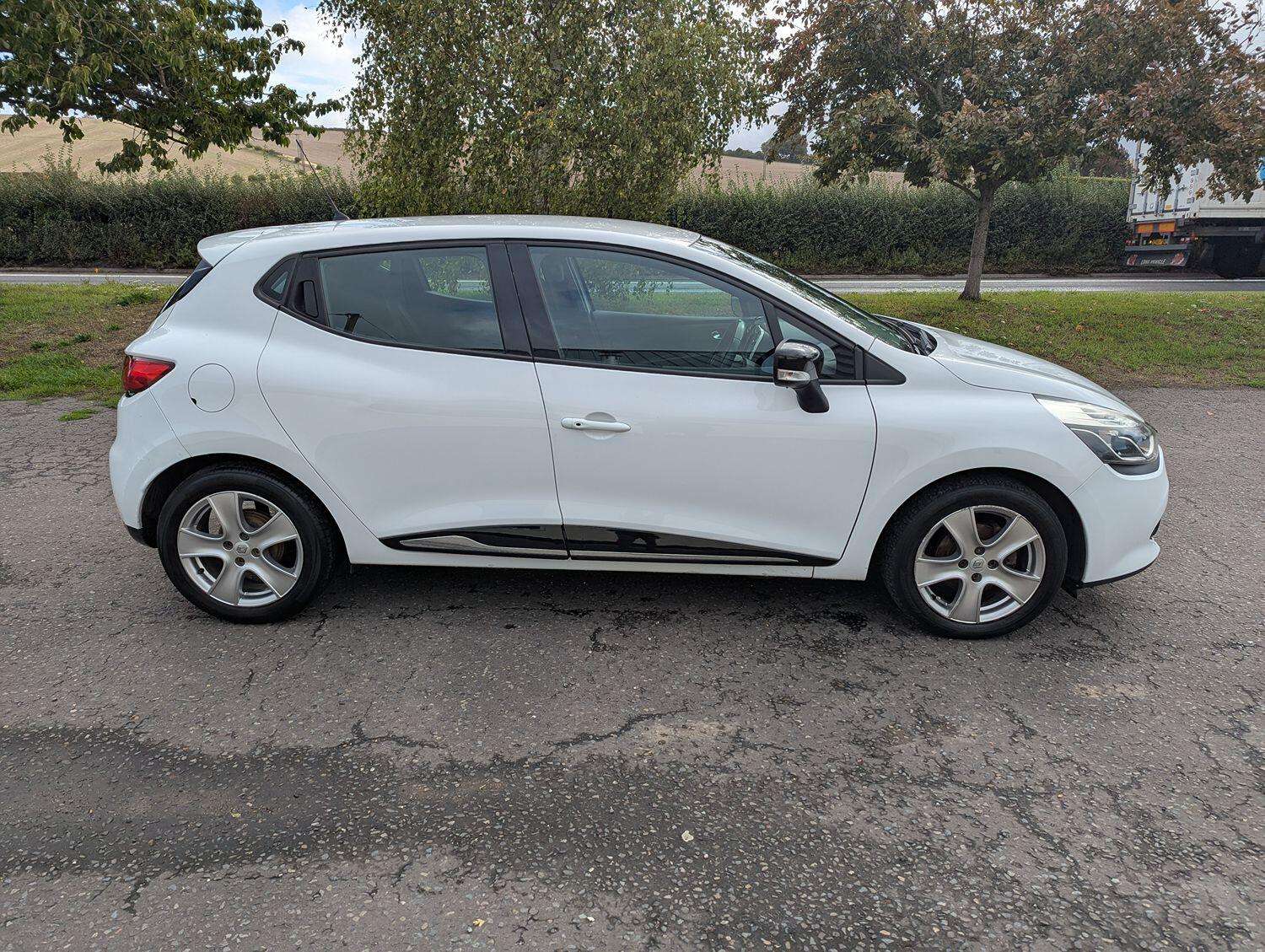 2015 RENAULT CLIO 2015 RENAULT CLIO