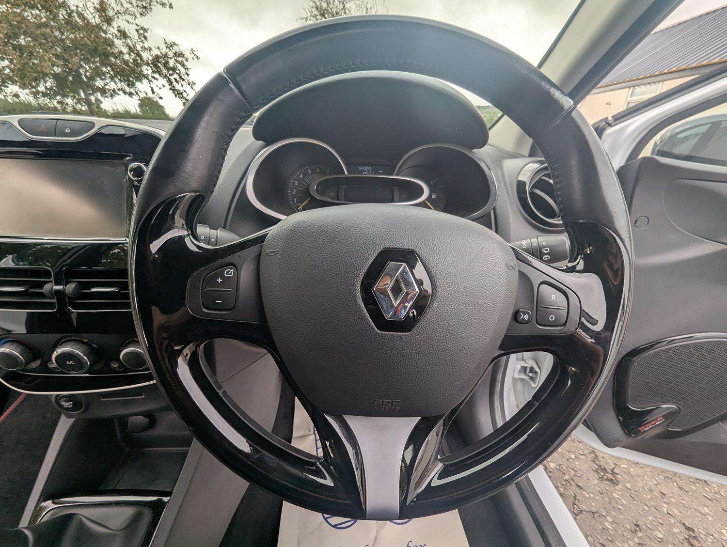 2015 RENAULT CLIO 2015 RENAULT CLIO