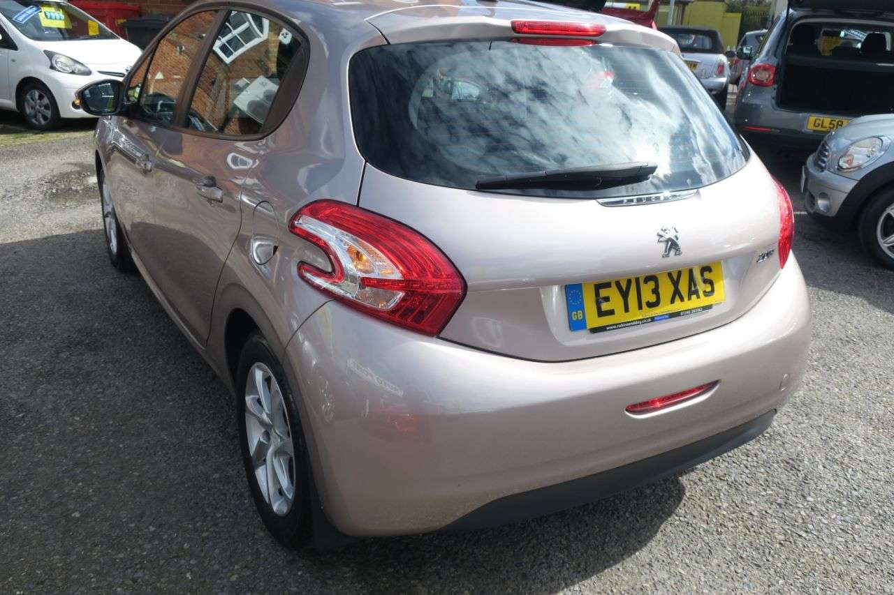 2013 PEUGEOT 208 2013 PEUGEOT 208