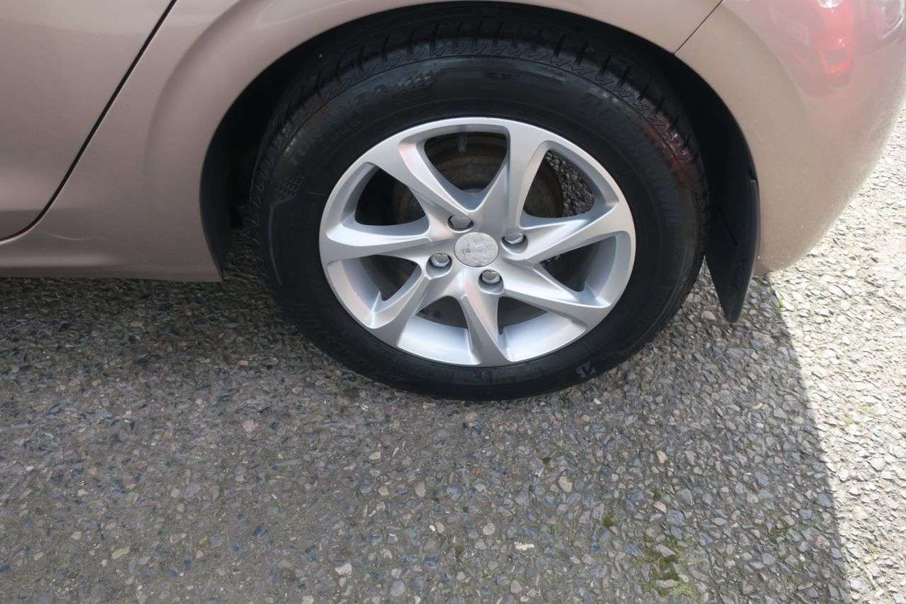 2013 PEUGEOT 208 2013 PEUGEOT 208