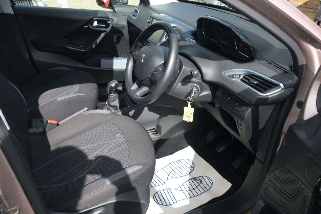 2013 PEUGEOT 208 2013 PEUGEOT 208