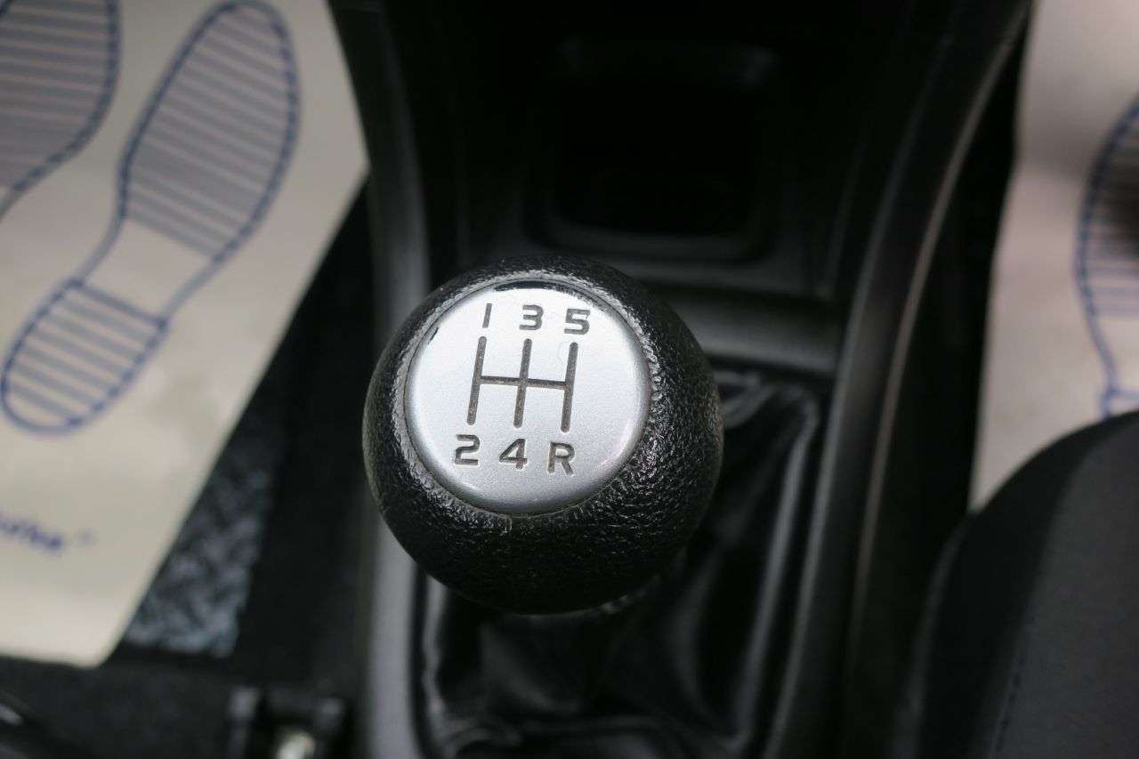 2013 SUZUKI SWIFT 2013 SUZUKI SWIFT