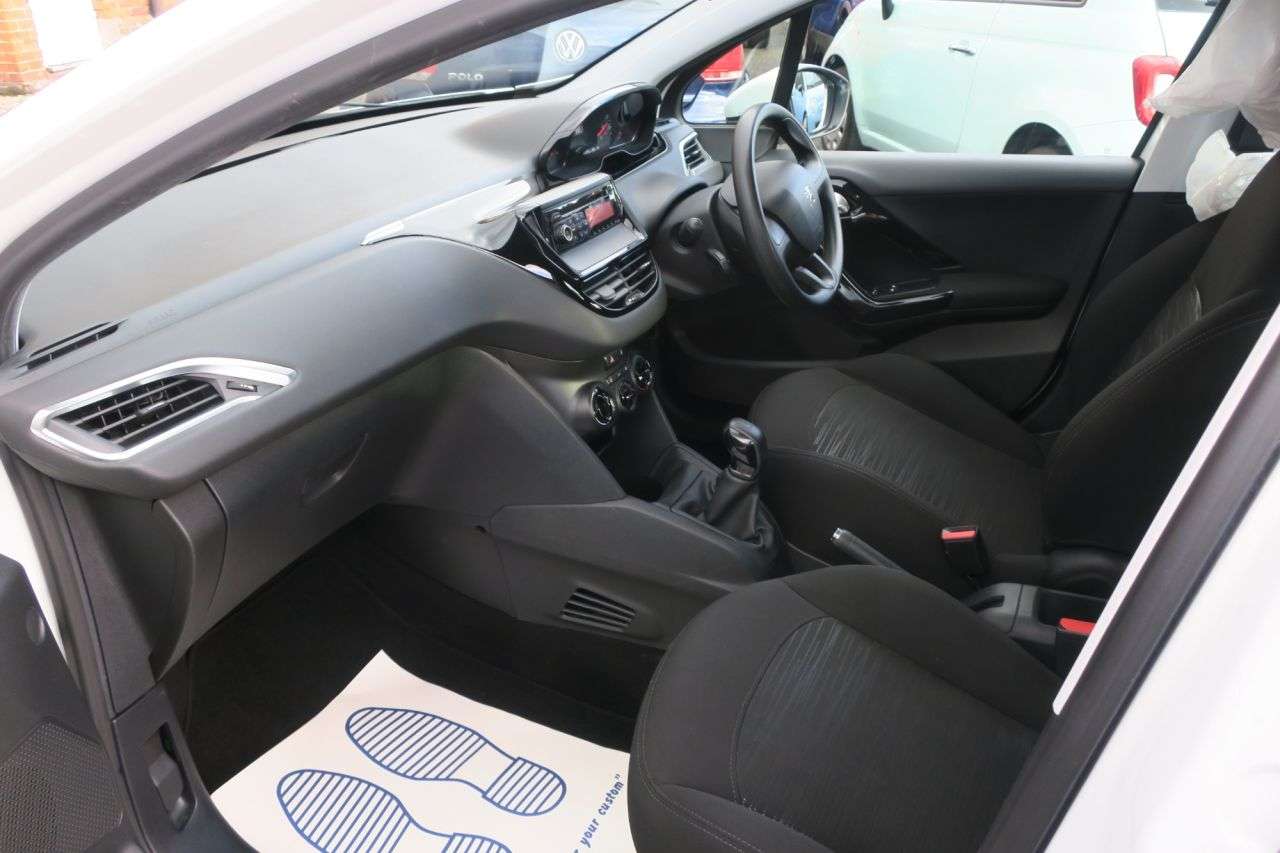 2013 PEUGEOT 208 2013 PEUGEOT 208