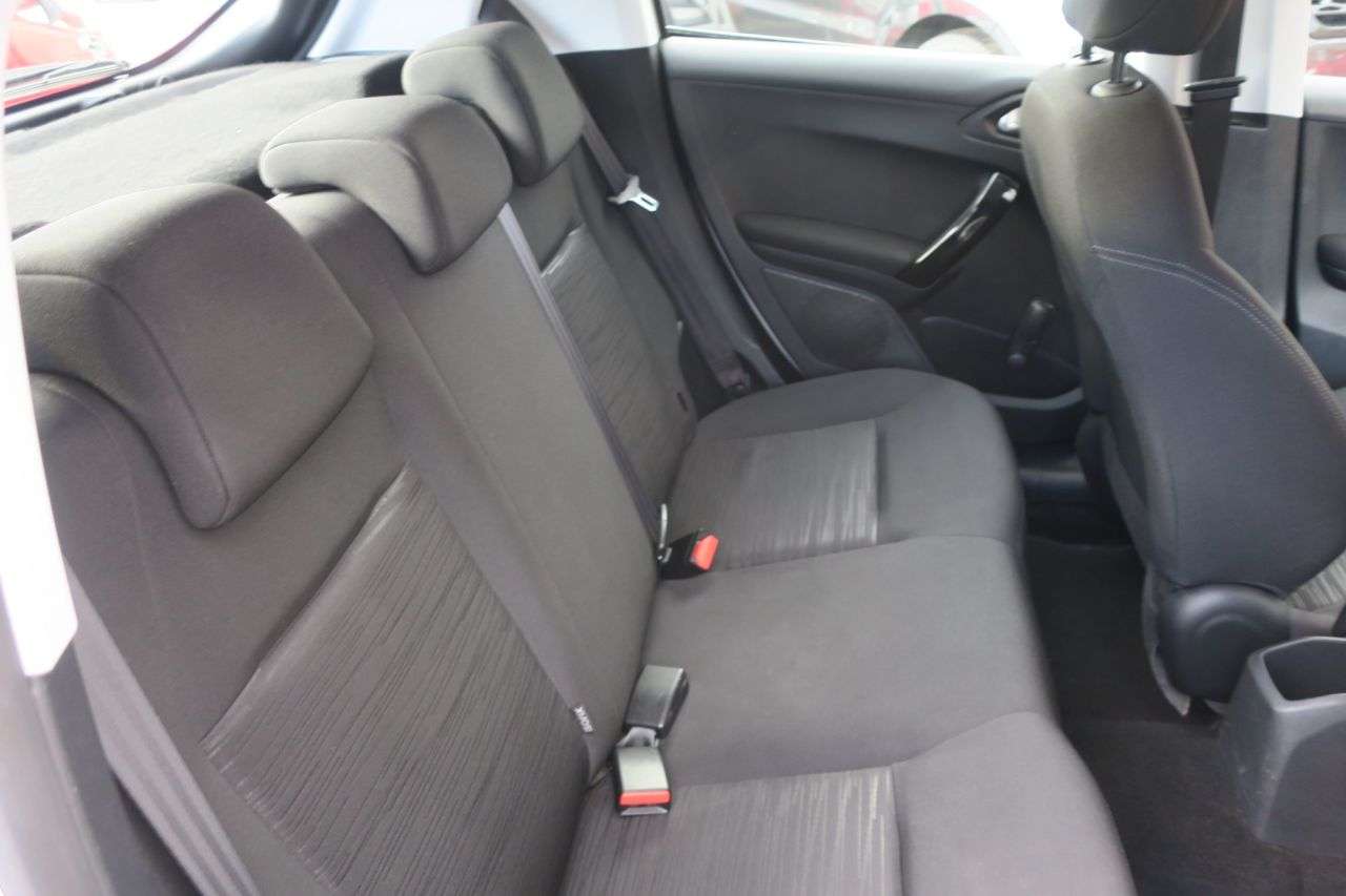 2013 PEUGEOT 208 2013 PEUGEOT 208