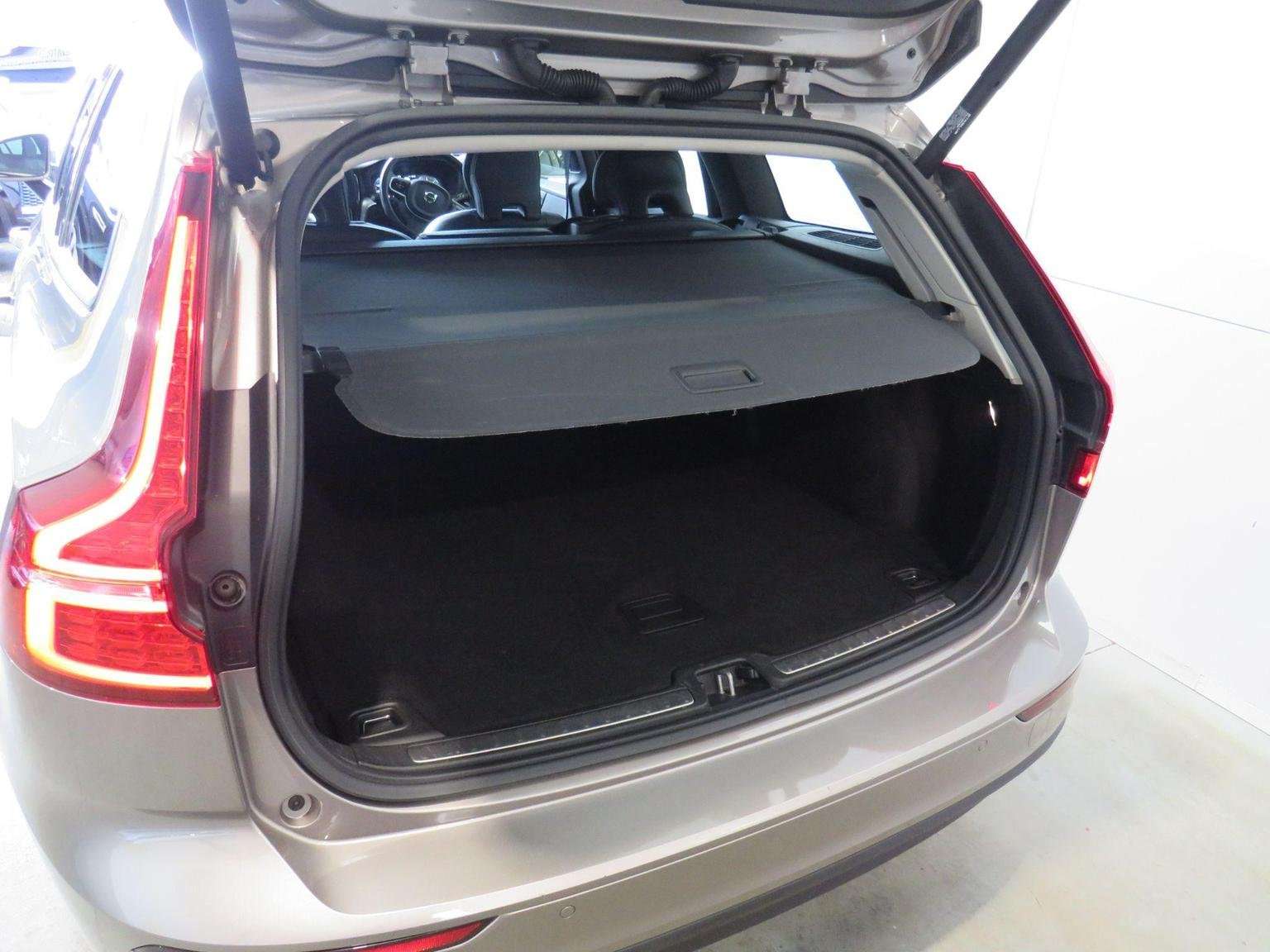 2019 VOLVO V60 2019 VOLVO V60