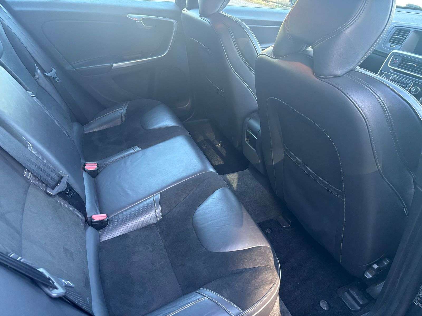 2017 VOLVO V60 2017 VOLVO V60