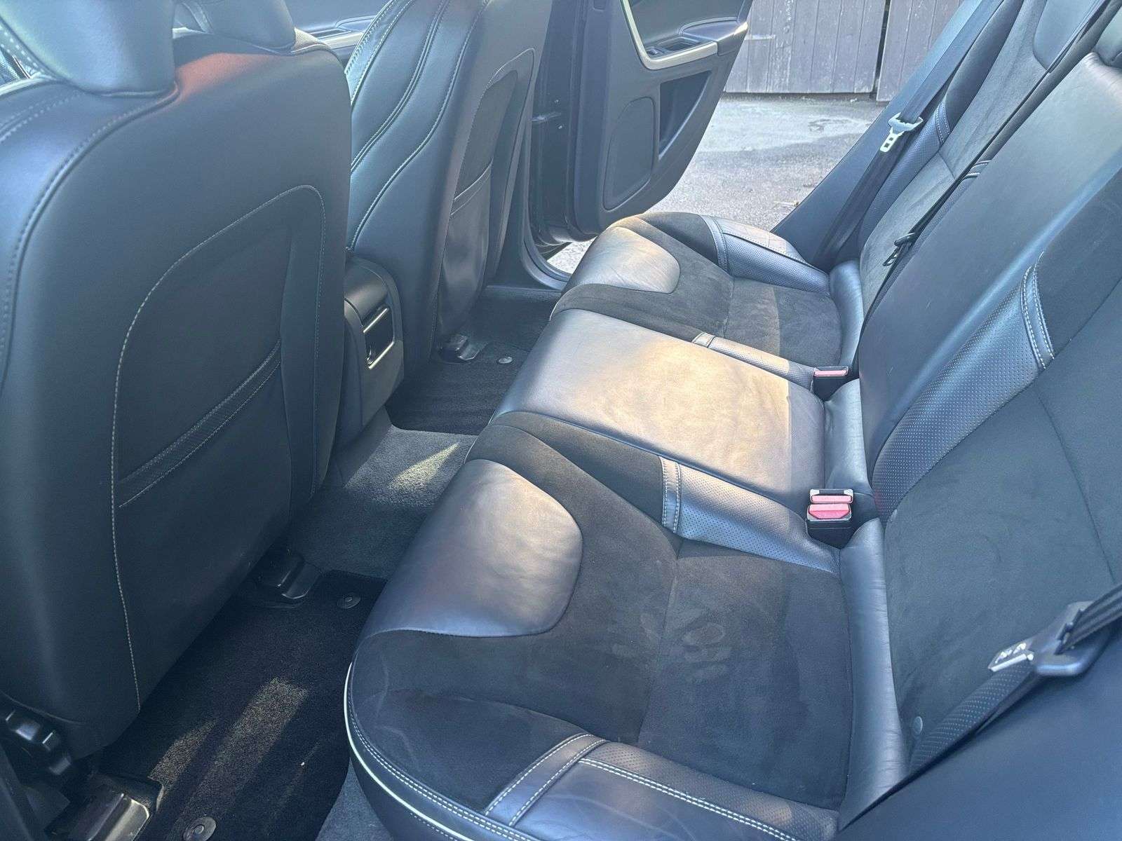 2017 VOLVO V60 2017 VOLVO V60