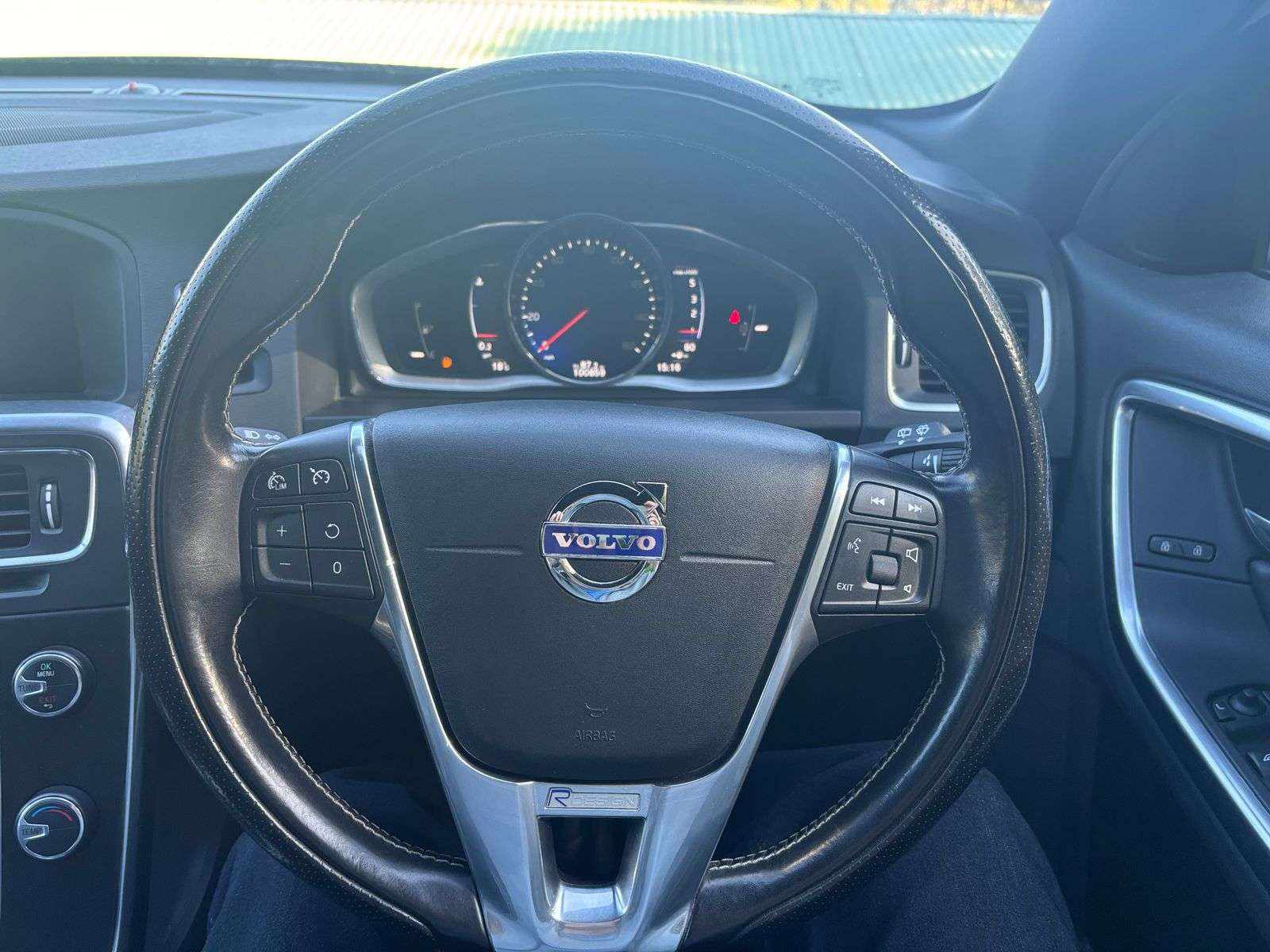 2017 VOLVO V60 2017 VOLVO V60