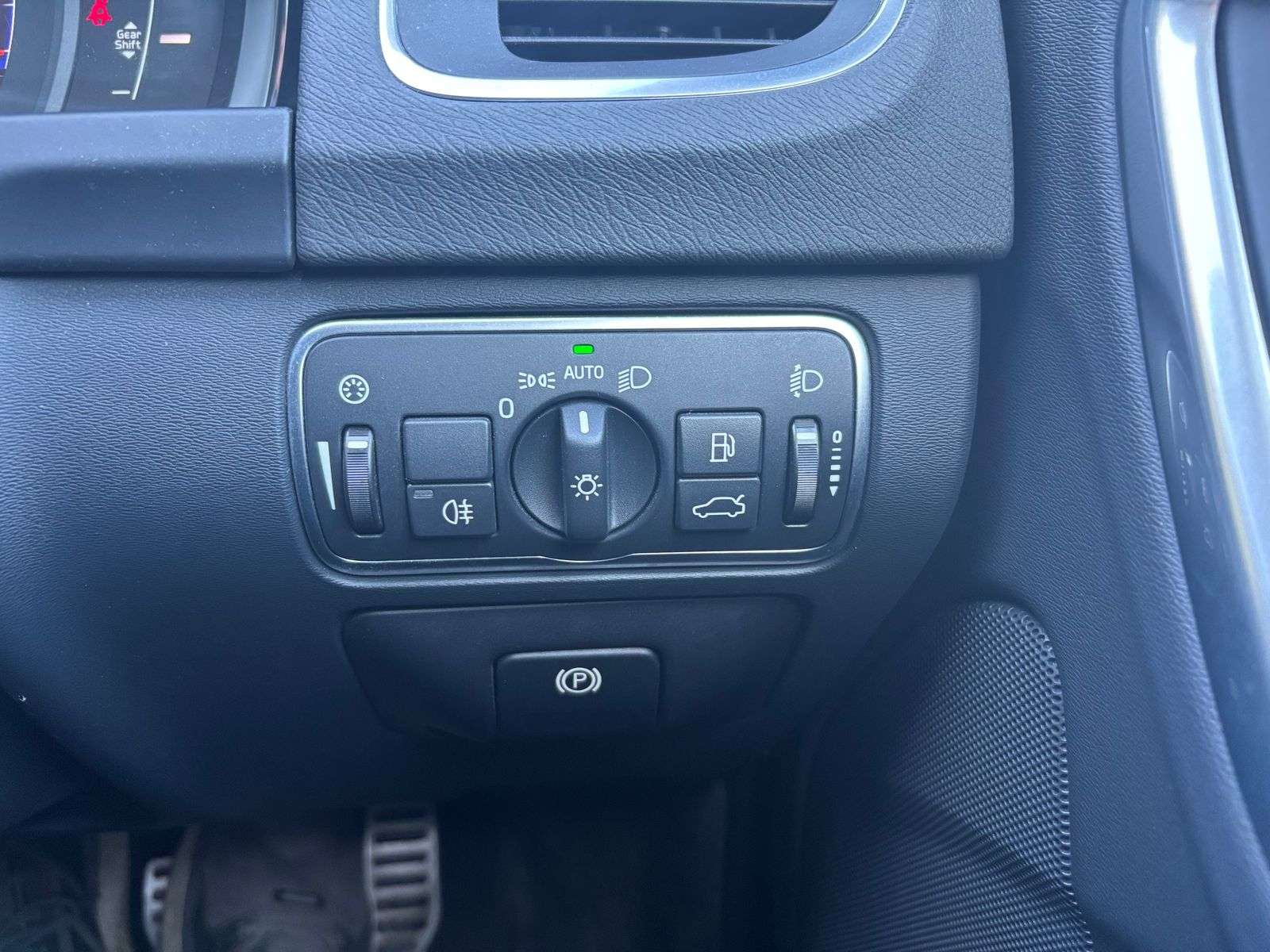 2017 VOLVO V60 2017 VOLVO V60