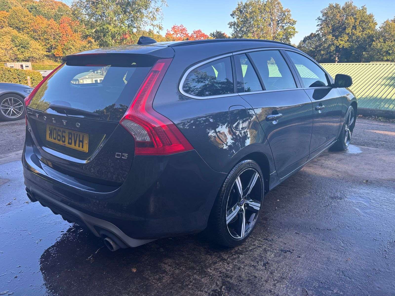 2017 VOLVO V60 2017 VOLVO V60