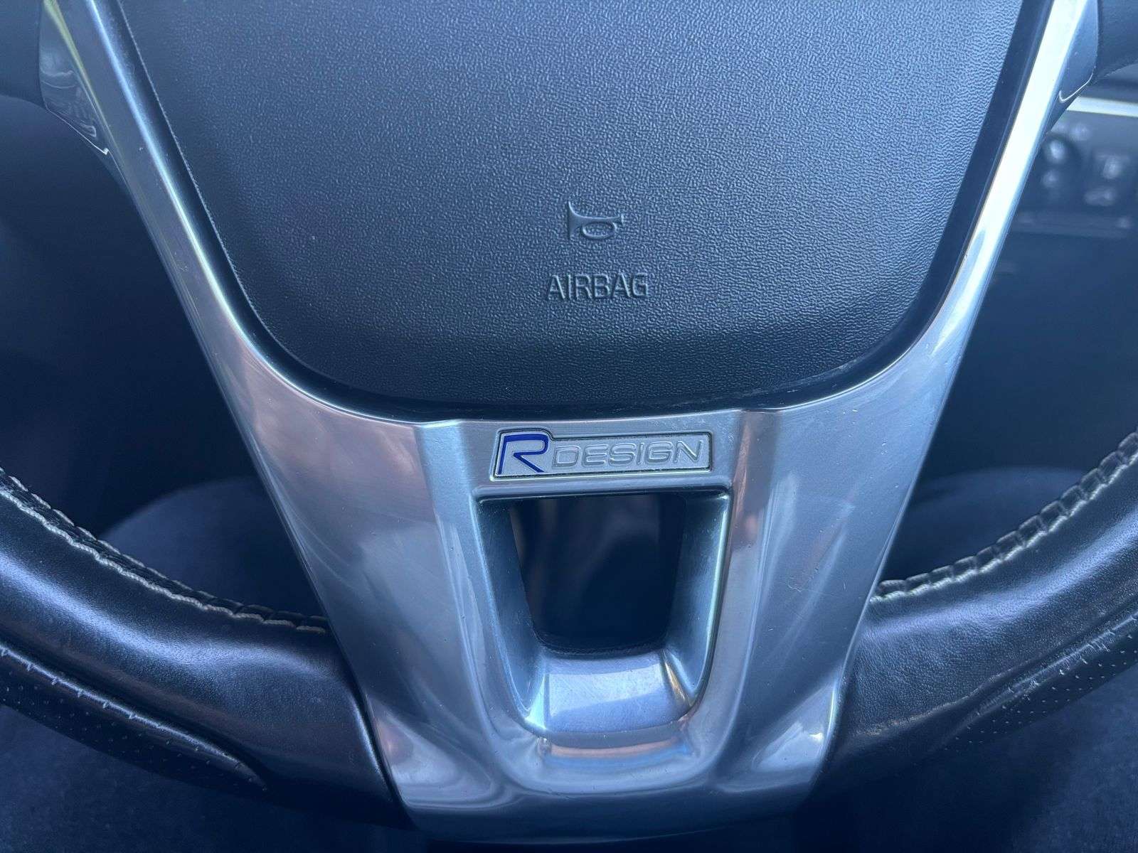 2017 VOLVO V60 2017 VOLVO V60