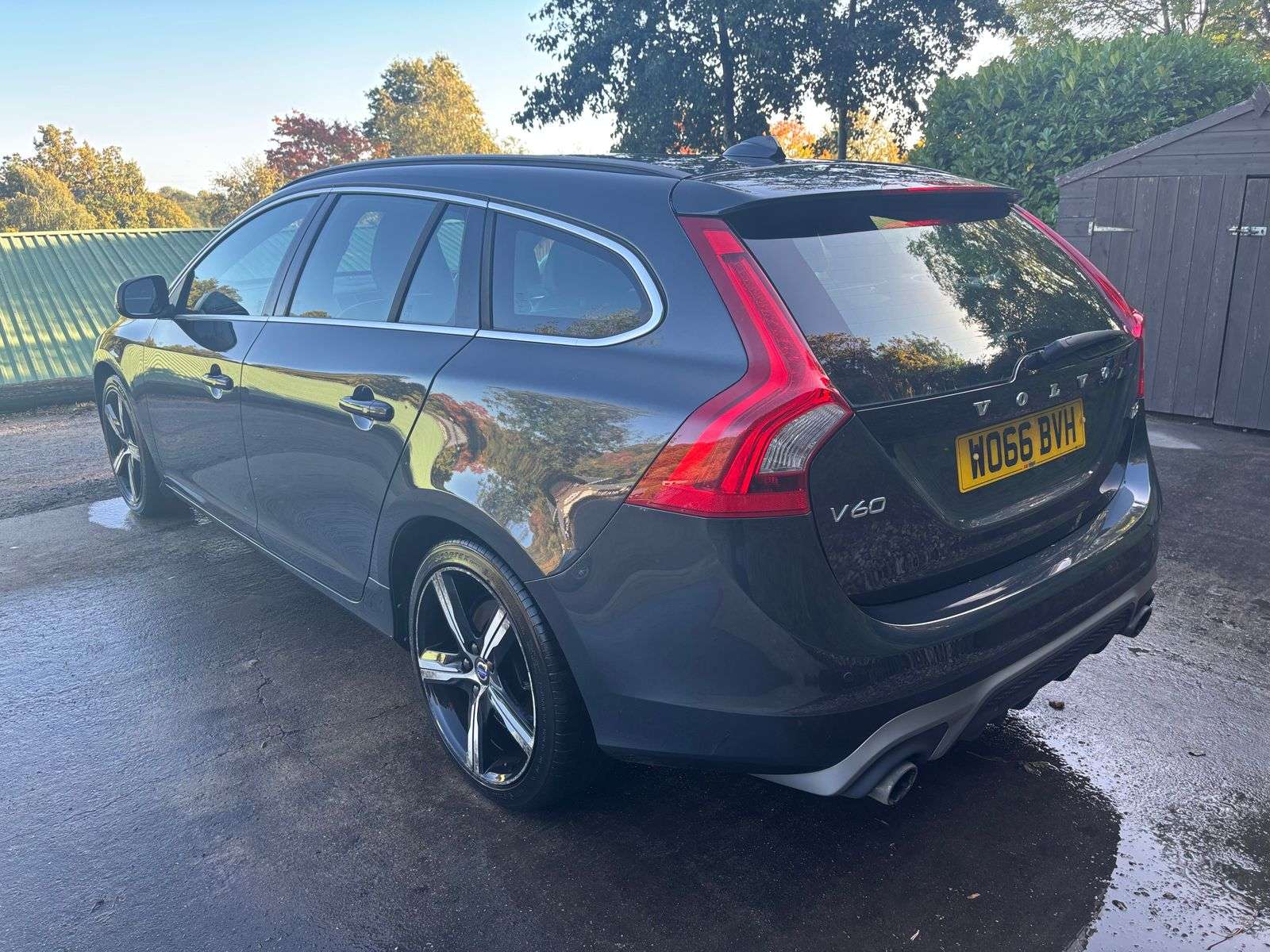 2017 VOLVO V60 2017 VOLVO V60