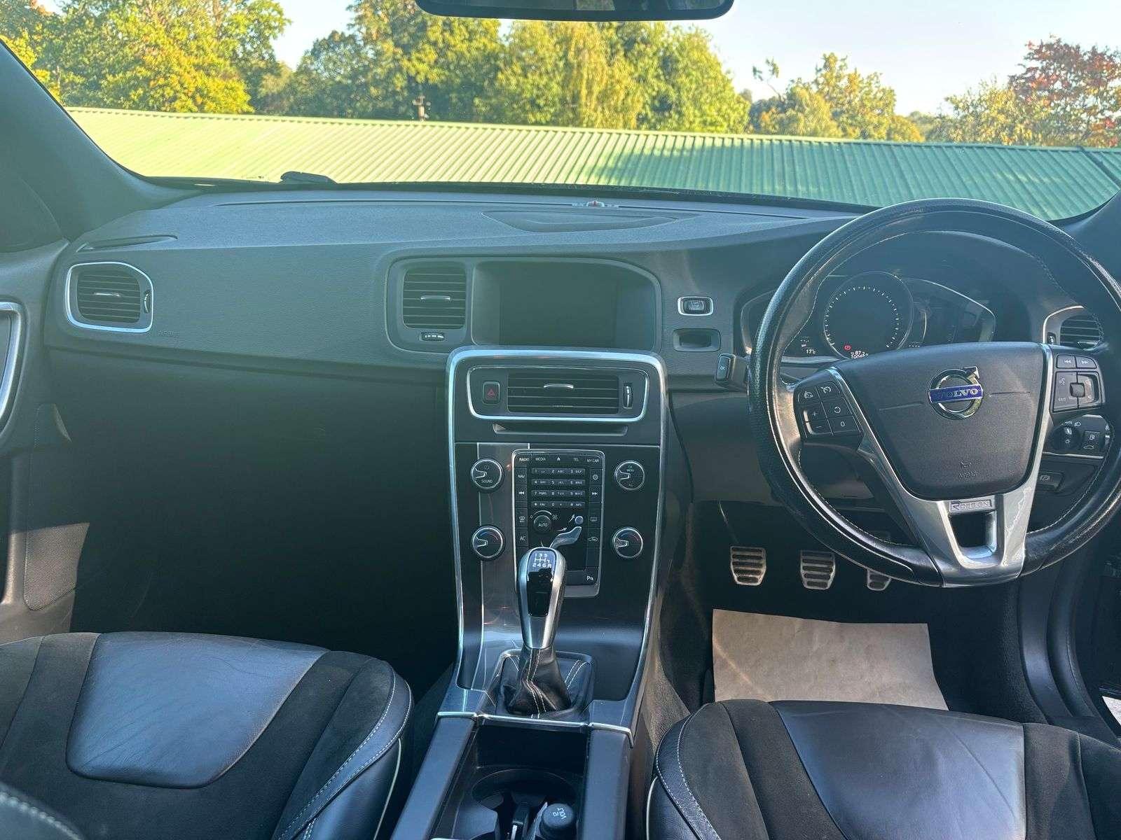 2017 VOLVO V60 2017 VOLVO V60