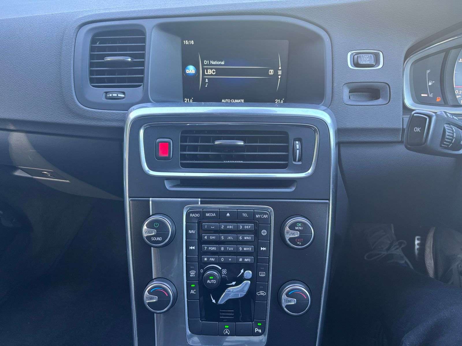 2017 VOLVO V60 2017 VOLVO V60