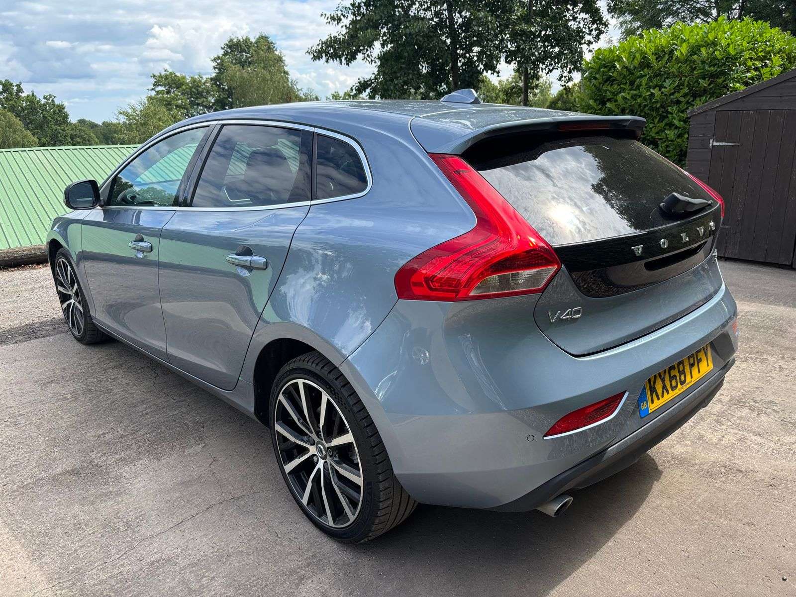 2018 VOLVO V40 2018 VOLVO V40