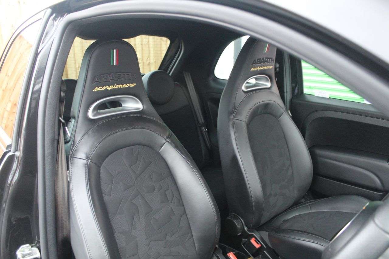 2020 ABARTH 595 2020 ABARTH 595