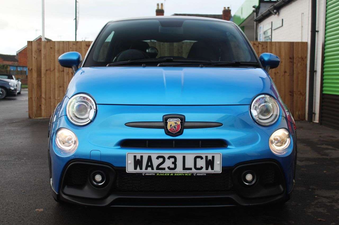 2023 ABARTH 695 2023 ABARTH 695