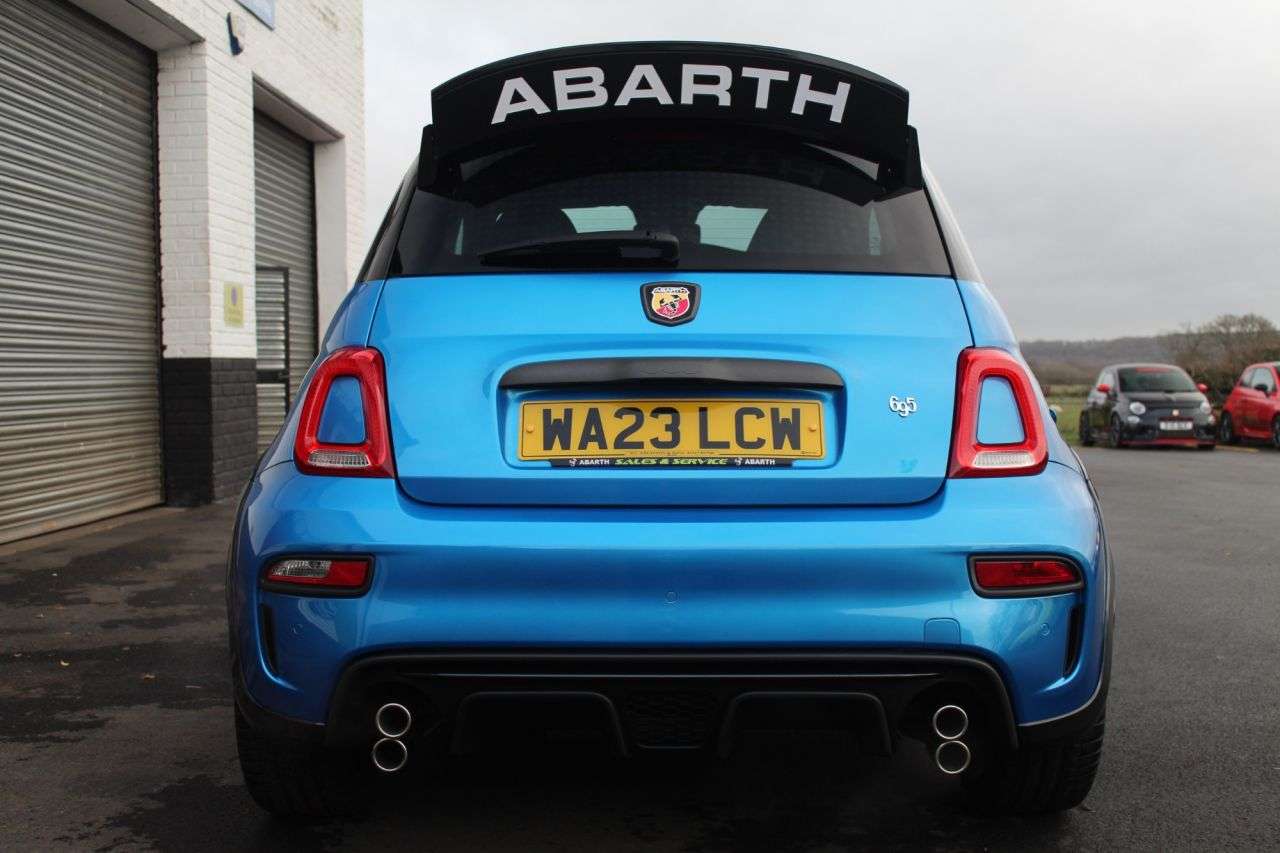 2023 ABARTH 695 2023 ABARTH 695