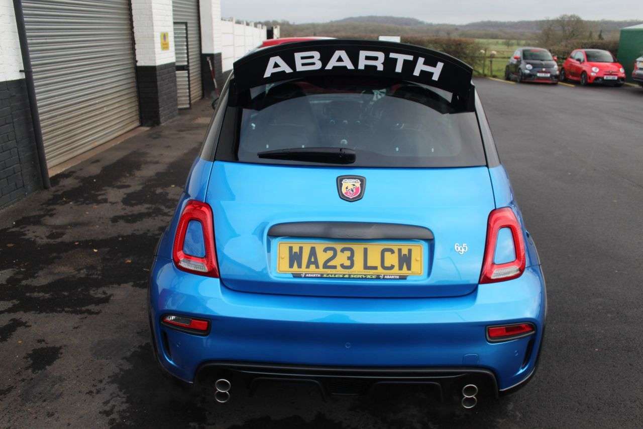 2023 ABARTH 695 2023 ABARTH 695