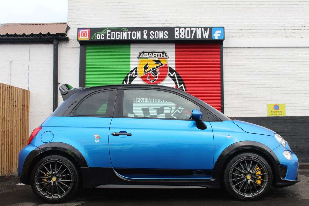 2023 ABARTH 695 2023 ABARTH 695