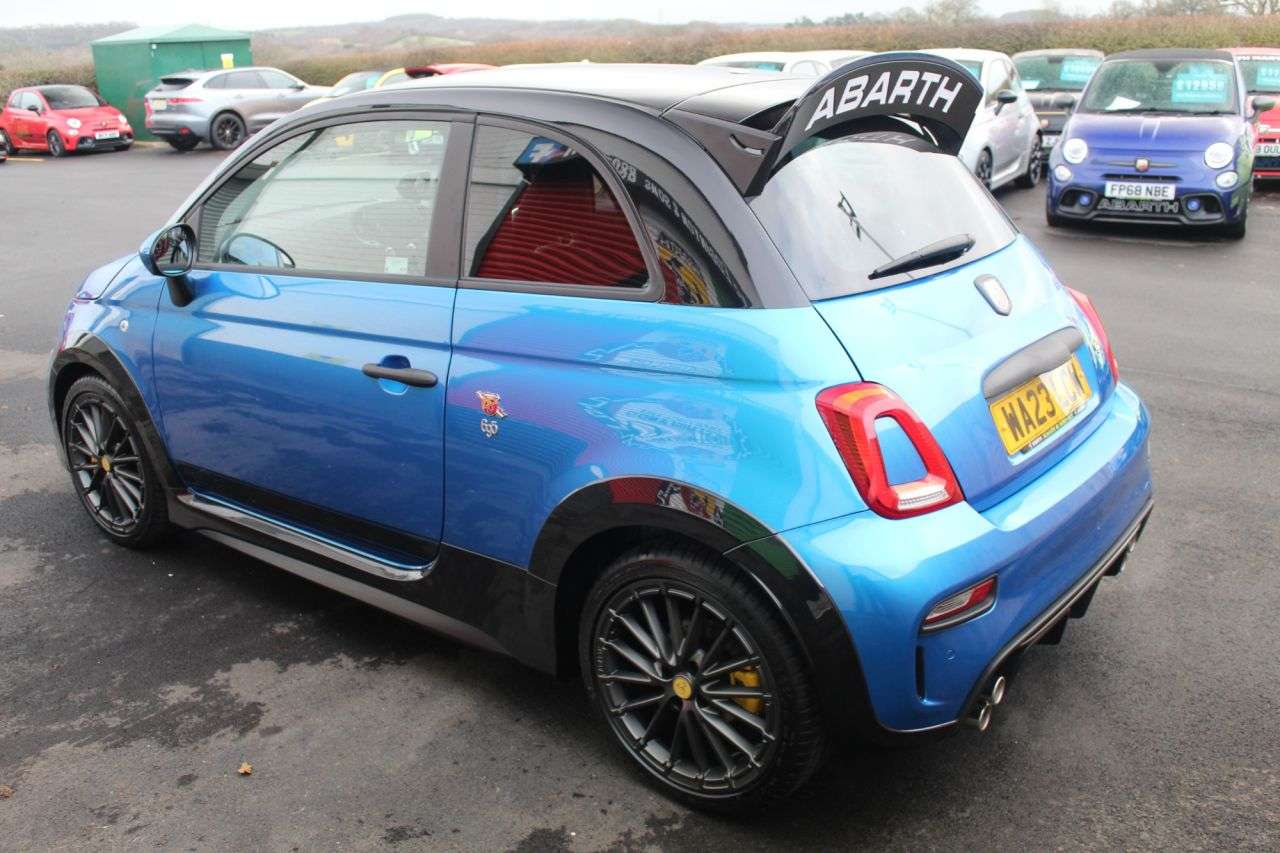 2023 ABARTH 695 2023 ABARTH 695